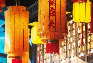 单季度利润骤降千亿，外卖战场谁主沉浮？