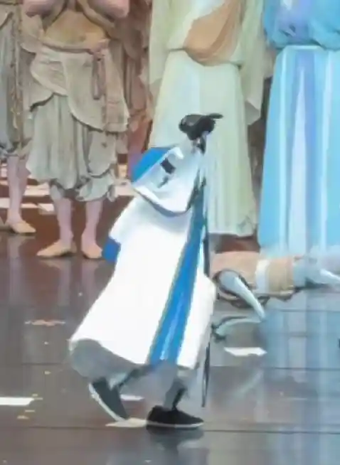 机械舞王登场！宇树机器人与人类舞者巅峰对决，动作惊艳全网