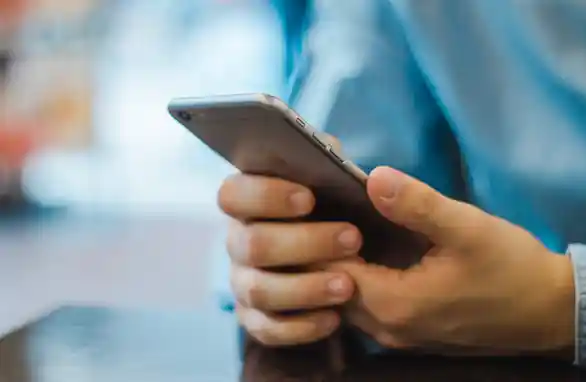 步数超1.6万竟被开除？员工请假脚痛反遭辞退，法院判决震撼揭晓！