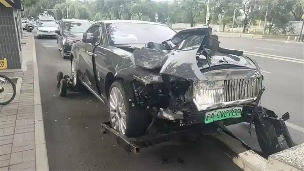 陈震首度回应事故：一句早安背后的故事