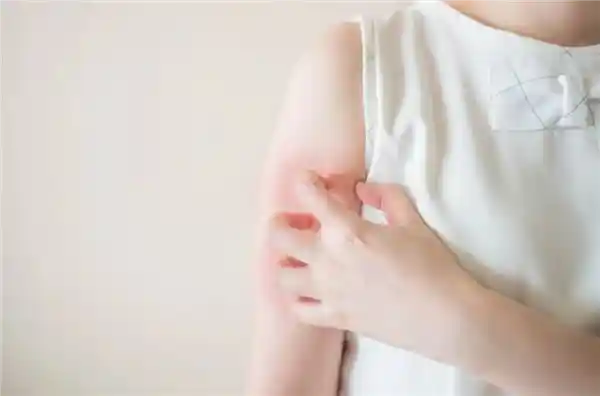 无伤亦痛！皮肤突发刺痛背后的隐秘真相