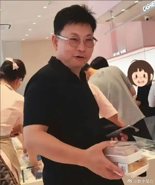 华为Mate X7震撼登场：新麒麟旗舰外观首曝