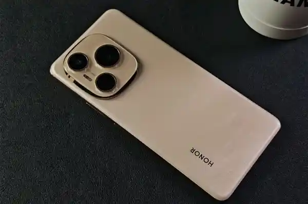 10000mAh手机来袭，充电宝或将退出历史舞台