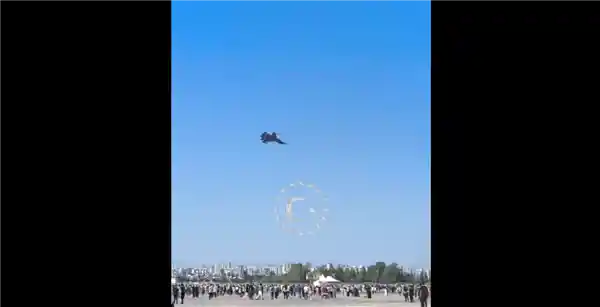 土耳其飞行员演绎美式空中芭蕾，F-16再现印度航展惊险动作