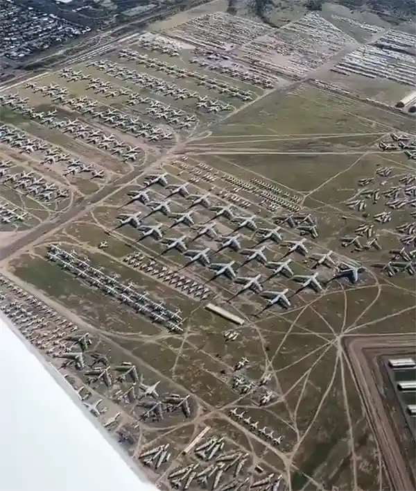 空中俯瞰：美国飞机坟场如星罗棋布