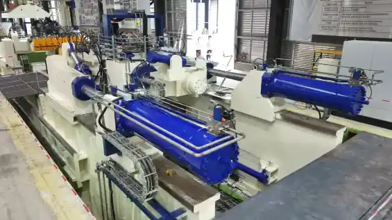 中国航空巨擘再破纪录！世界最大蒙皮拉伸机震撼亮相