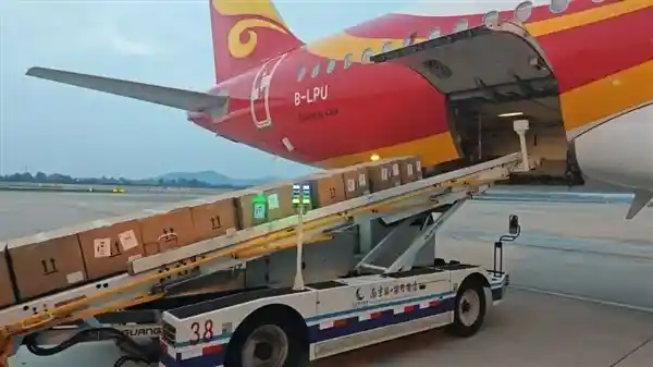 京东空运降成本 香港大闸蟹价格直降20%