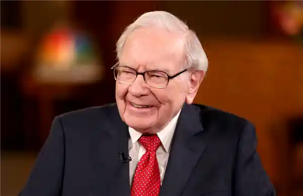 巴菲特Q3再减持苹果，股神卖飞风波升级？