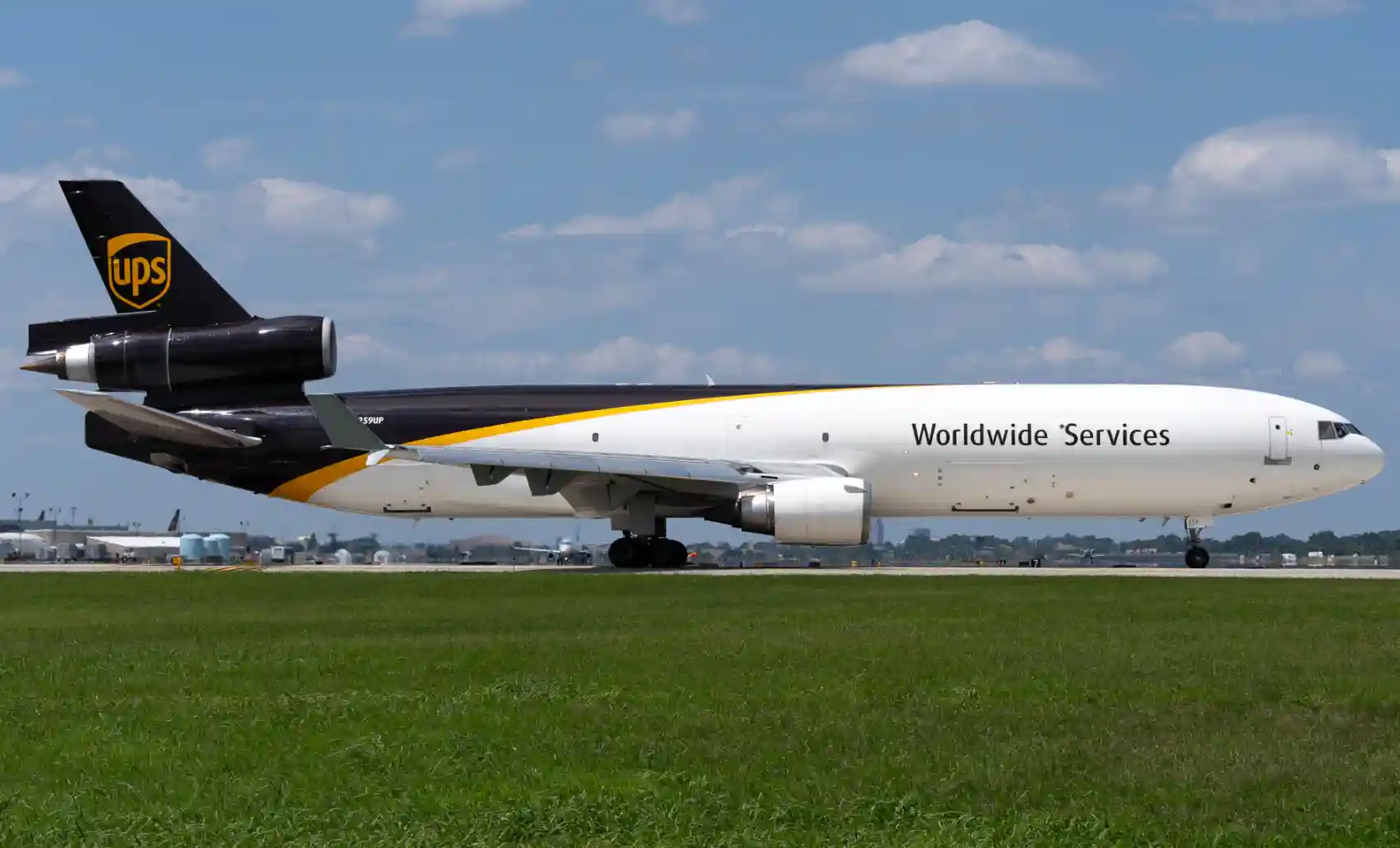 亚马逊清仓AMD，谷歌启动太空数据中心测试计划