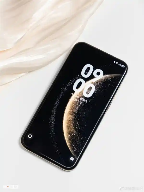 华为Mate 70 Air首曝：金丝银锦配色惊艳亮相，高端质感扑面而来