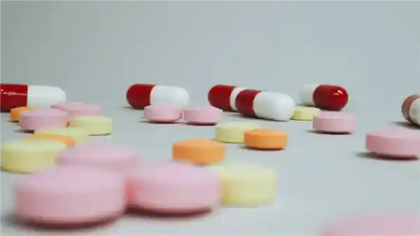 男子滥用抗生素致真菌感染 医生警示：抗生素非万能药