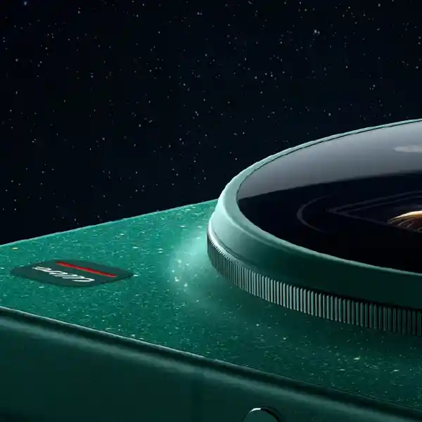 小米17 Ultra「星空绿」震撼发布：2D直屏史上最薄Ultra，R角大到离谱！