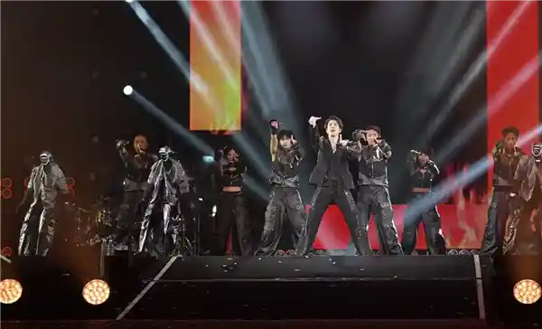 人形机器人惊艳王力宏演唱会，马斯克直呼震撼！