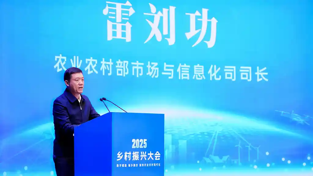 智能引擎驱动未来农田：信息技术重塑农业新图景