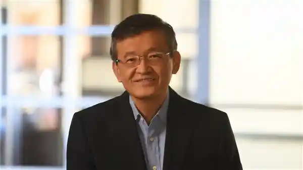 Intel携新CEO陈立武：百万年薪背后的6800万美元挑战