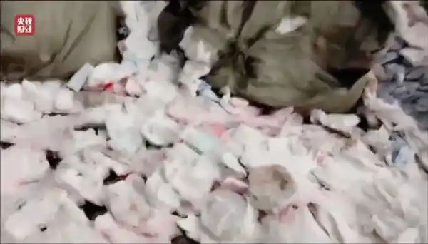 雷军评论区变卫生巾许愿池！小米生态链总经理删博，背后策略生变？