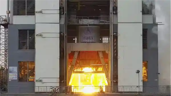 中国可重复使用火箭发动机首次试车成功：航天新纪元的开端！