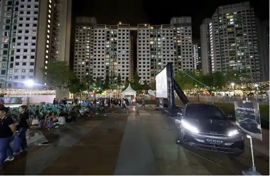 比亚迪获李显龙公开点赞：感谢您的大力支持！