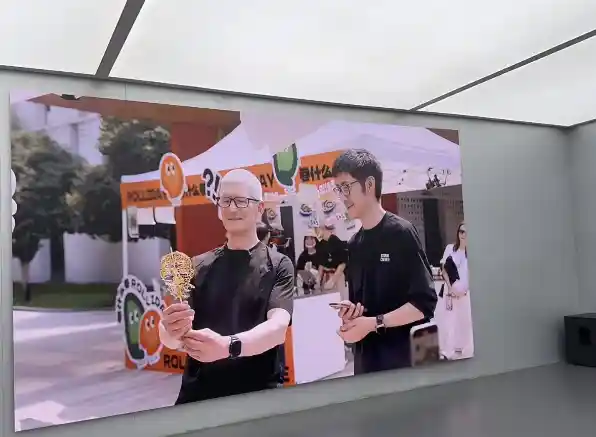 苹果CEO库克空降影视飓风，与创始人潘天鸿上演双Tim同框传奇！