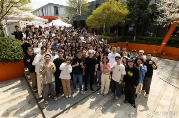 《库克空降杭州，与UP主影视飓风、何同学神秘会面》