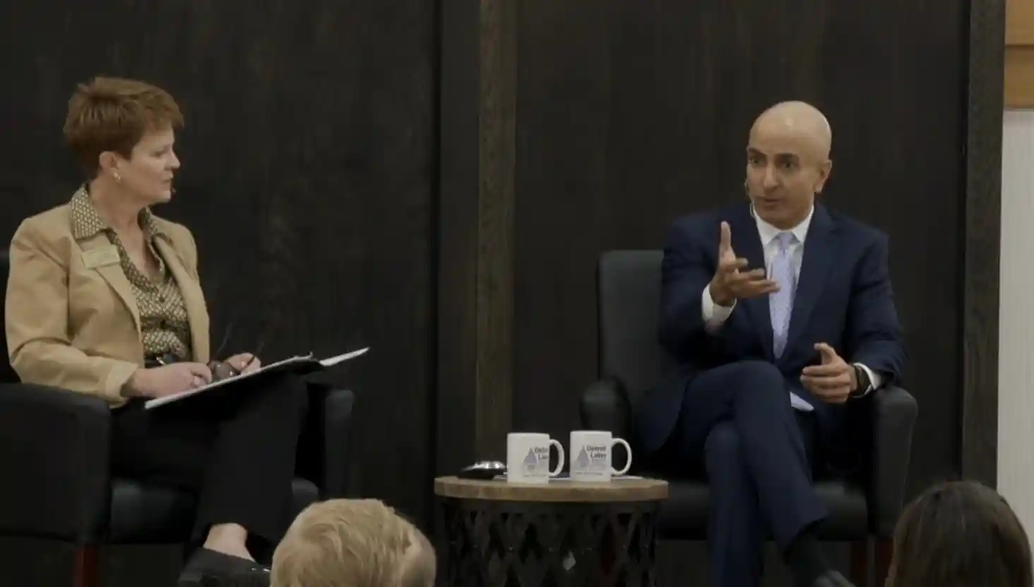 特朗普关税大棒即将落下，两位美联储官员敲响警钟：经济冲击或超预期！