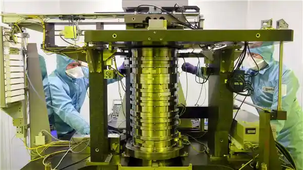 《2025年！俄罗斯首台350nm光刻机问世，剑指130nm制程突破》