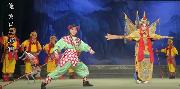 《机器哮天犬亮相婺剧舞台，逗得二郎神和哪吒笑到失控！》