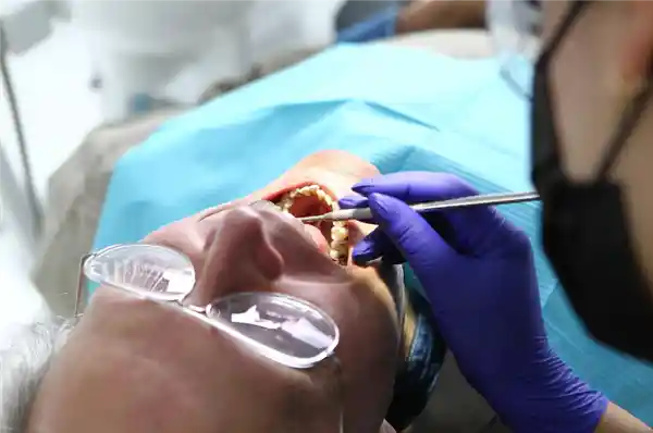 26岁女孩突发会厌炎，瞬间离世：喉咙不适警示生命脆弱