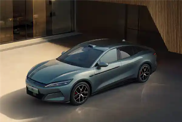 比亚迪汉L技术解密：420kW大电机赋能兆瓦级闪充，重新定义电动未来！