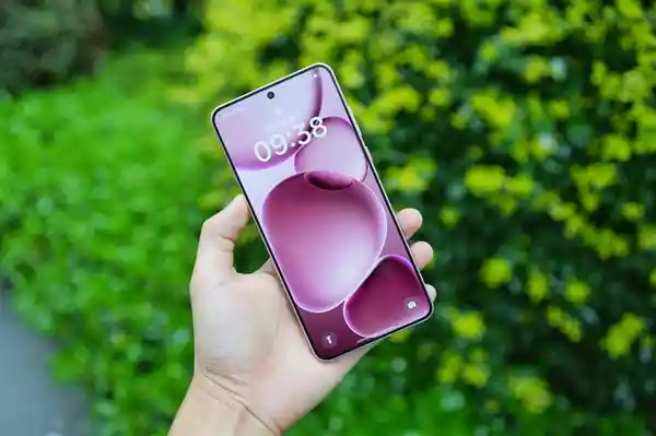 OPPO Find X8 Ultra震撼首发：同档唯一2K直屏Ultra，6499元起抢购！
