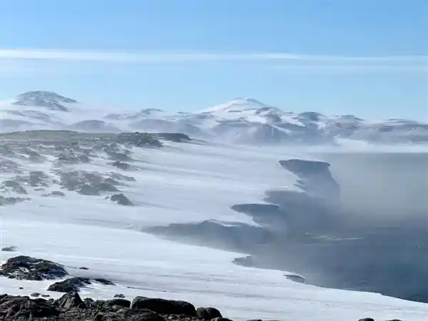 《极限挑战：在南极用铲雪铲建造家园的疯狂体验》