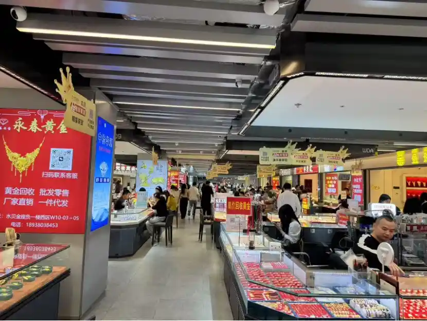 《现货黄金狂飙突破3300美元大关！足金饰品迈入千元时代，从业者直呼从未见过》