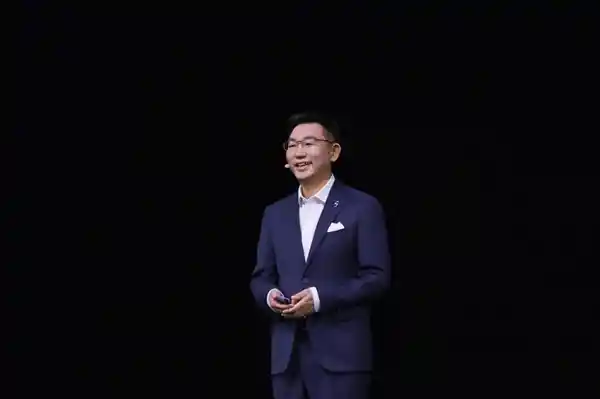 问界M8震撼上市：35.98万元起开启八项全能新纪元！