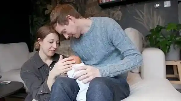 英国奇迹：姐姐捐子宫助妹妹产子