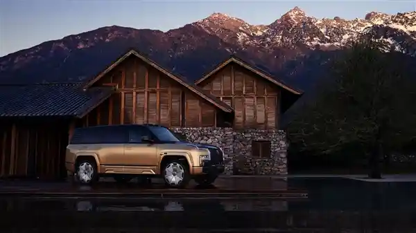 颠覆想象！仰望U8L官图震撼发布：黑金传奇，重塑豪华新高度