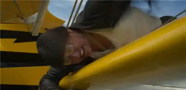 《碟中谍8》阿汤哥高空惊魂！2400米狂飙225km/h，挑战人类极限生死瞬间