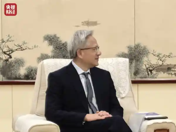 《黄仁勋再临北京，神秘会面DeepSeek创始人梁文锋引热议》
