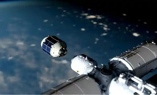 揭秘太空快递小哥：我国轻舟货运飞船首次公开亮相！