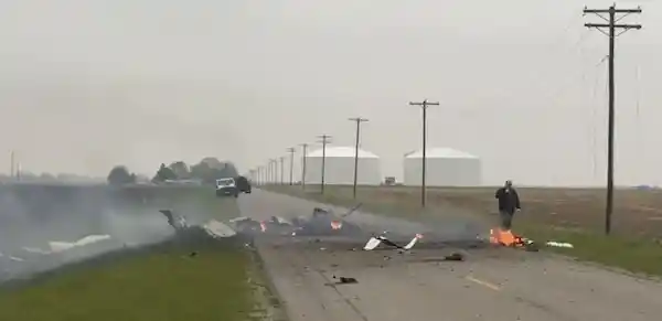 小飞机撞击电线不幸坠毁：现场惨烈，伤亡情况更新