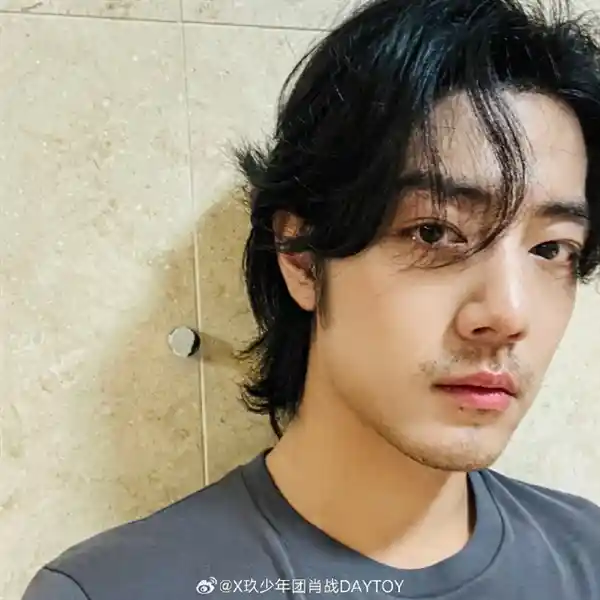 肖战再创辉煌！连续7年称霸世界最帅面孔榜单，TOP10中唯一中国人