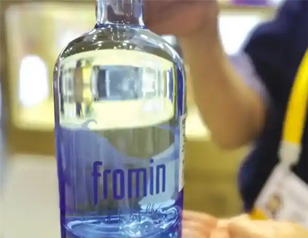 天价水背后的神秘营销：一瓶988元的‘魔法’饮用水竟藏有惊喜！