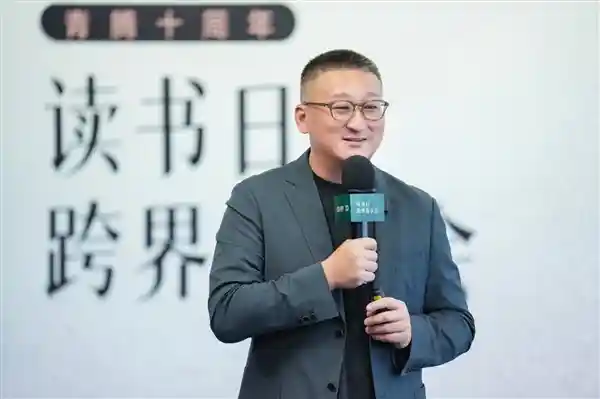《腾讯青腾携手复旦与阅文集团，2025未来商业学堂启航：聚焦全球化与AI新纪元》