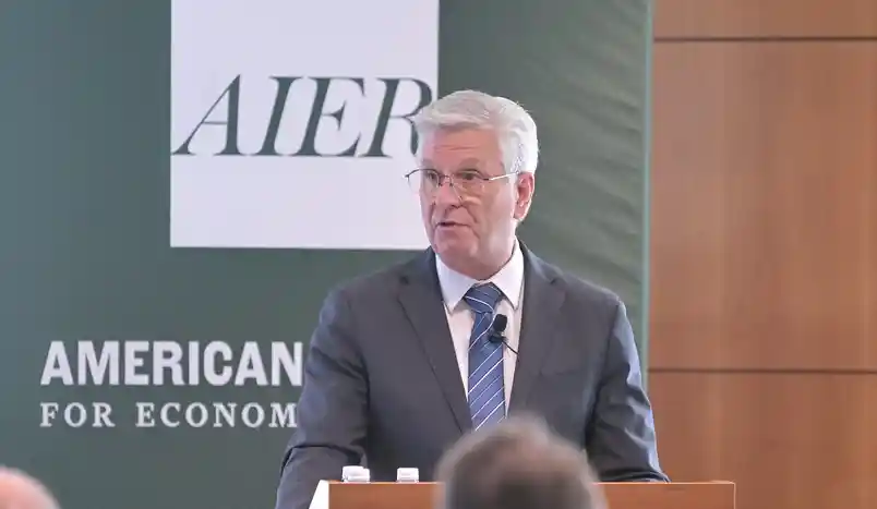 《美联储降息剧本已就绪：理事沃勒暗示失业率飙升成关键触发点》