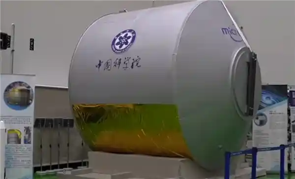 《轻舟启航！中国货运飞船全新亮相，2025年内首秀太空》