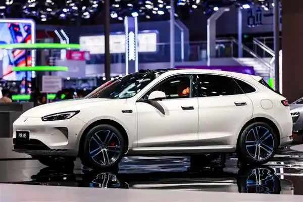 《年轻人的未来之选！问界新M5 Ultra惊艳上海车展》