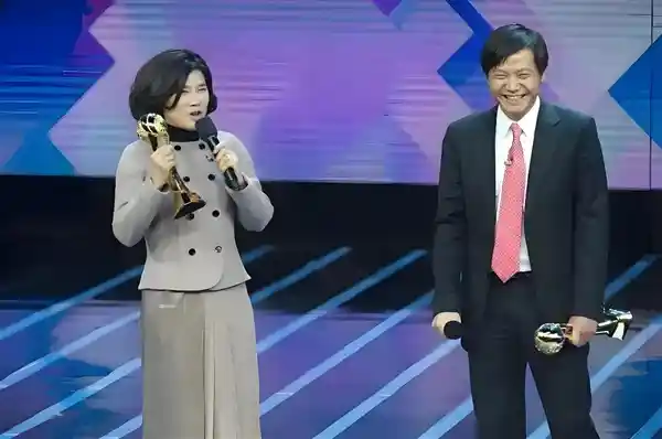 小米 vs 格力战火再起？卢伟冰官宣：小米空调实现全栈自研突破！