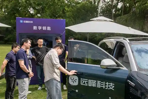 远峰科技电动门惊艳登场！小体积里的智能防护大乾坤 | 上海车展首发