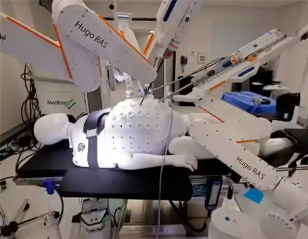 《马斯克大胆预言：机器人或在五年内完胜顶级外科医生》