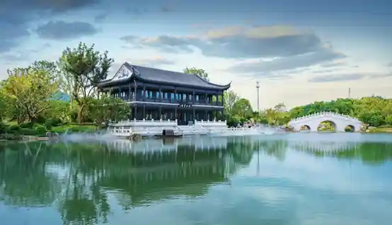 《建信人寿：用金融力量描绘幸福晚年画卷》