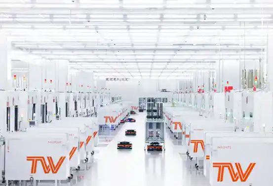 新标题：**净现金流三连正！通威股份上演光伏‘防弹术’，逆势中筑起安全护城河**